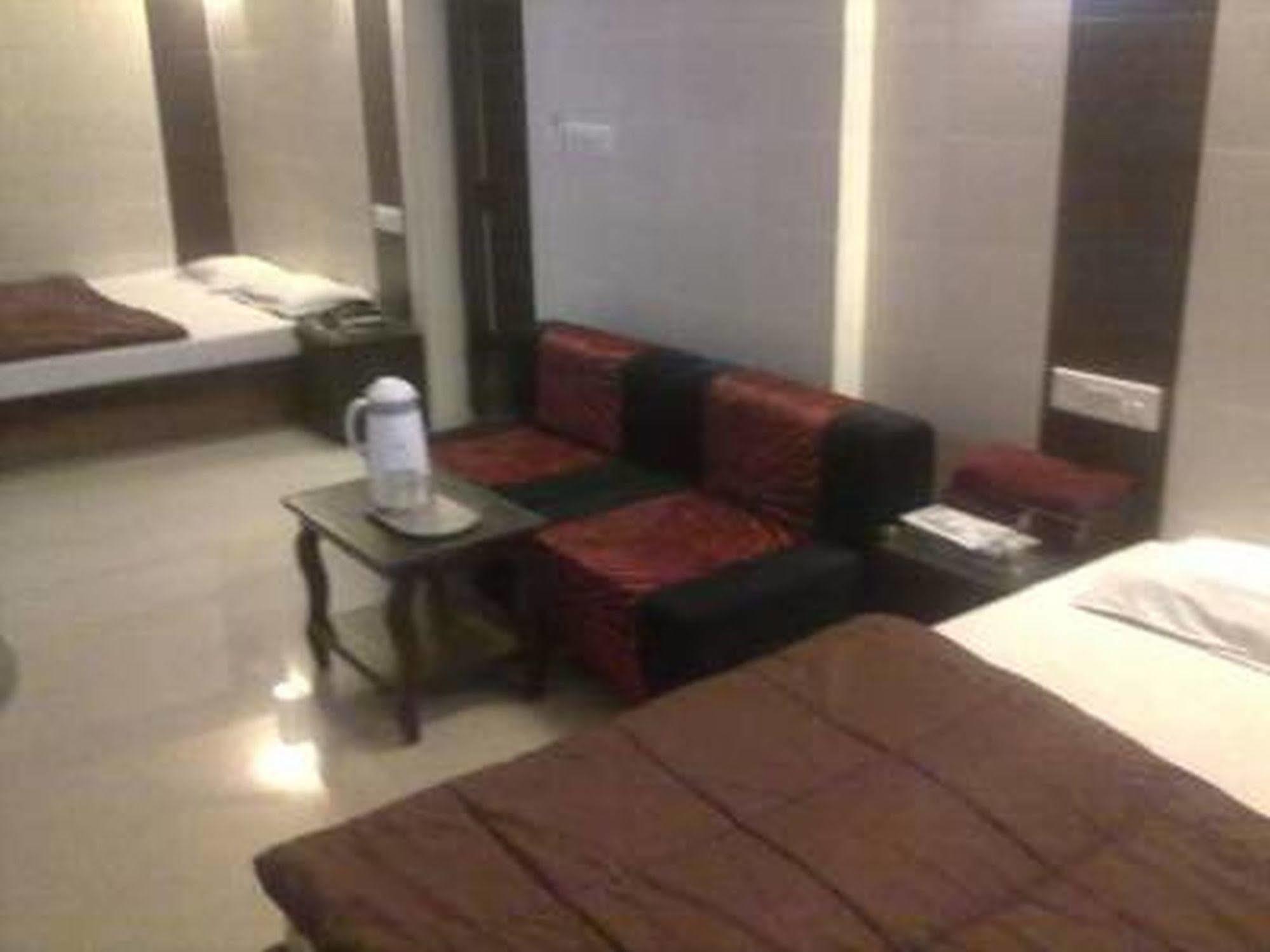 Collection O Hotel Krishana Stays Jaipur Exterior photo